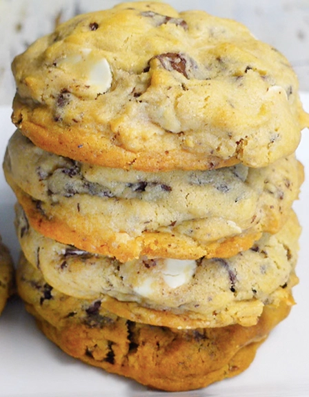 Levain bakery style chocolate chip cookes