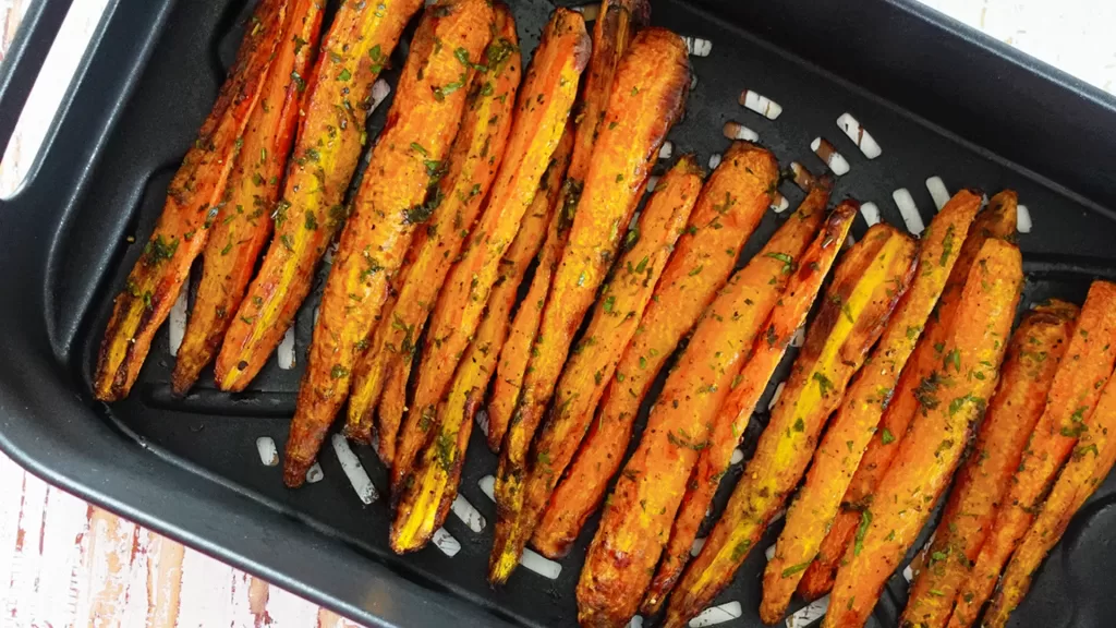 easy air fryer roasted carrots 