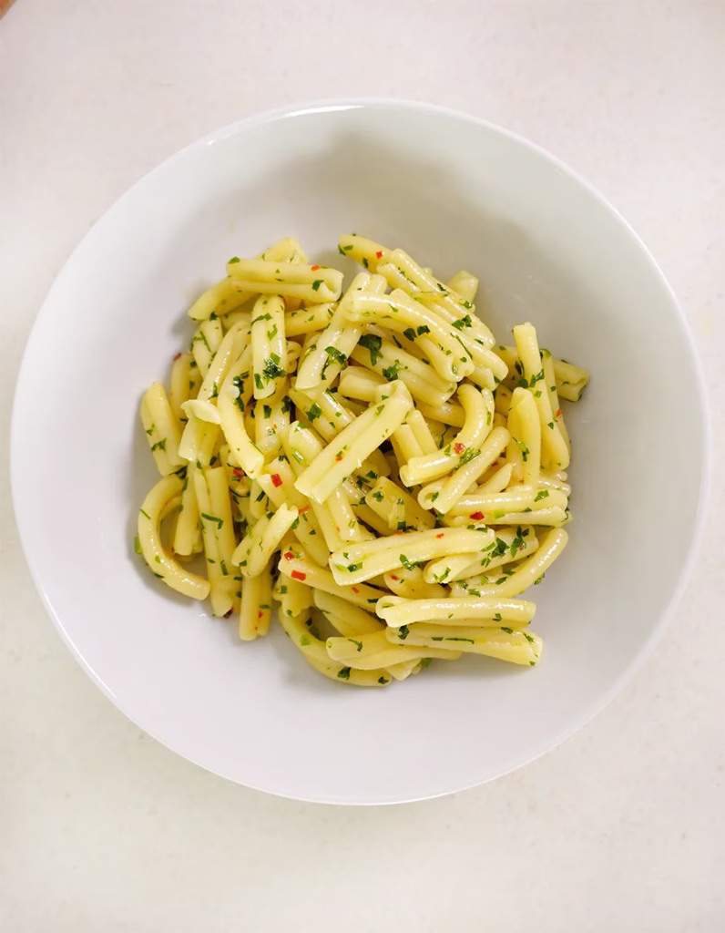 Garlic olive oil pasta